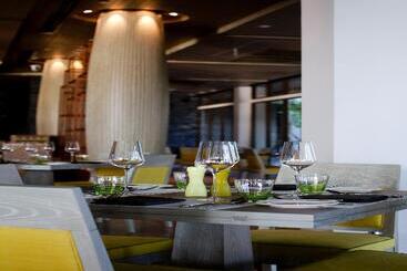 هتل Pullman Phuket Arcadia Naithon Beach