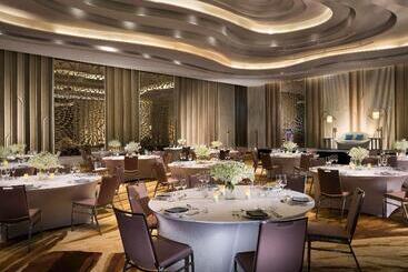 هتل Pullman Phuket Arcadia Naithon Beach