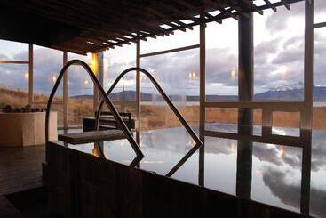 هتل Remota Patagonia Lodge