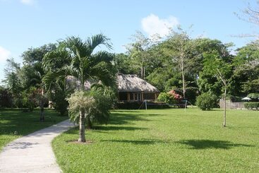هتل Tanager Rainforest Lodge