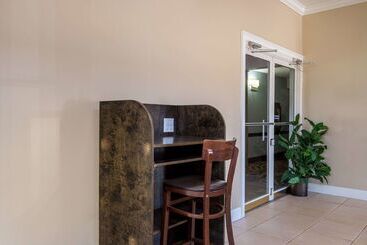 هتل Travelodge By Wyndham Lakeland