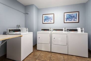 هتل Travelodge By Wyndham Lakeland