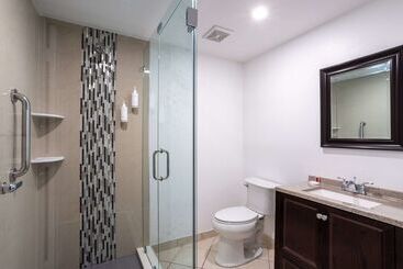 هتل Travelodge By Wyndham Lakeland