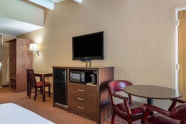 هتل Travelodge By Wyndham Lakeland