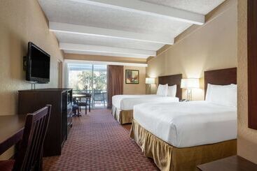هتل Travelodge By Wyndham Lakeland