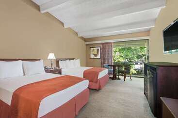 هتل Travelodge By Wyndham Lakeland