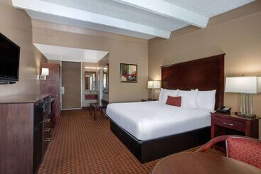 هتل Travelodge By Wyndham Lakeland