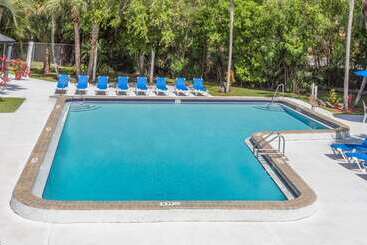 هتل Travelodge By Wyndham Lakeland
