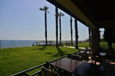 استراحتگاه Champion Holiday Village