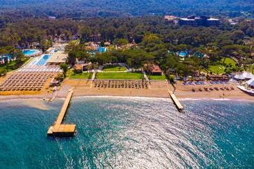 استراحتگاه Champion Holiday Village