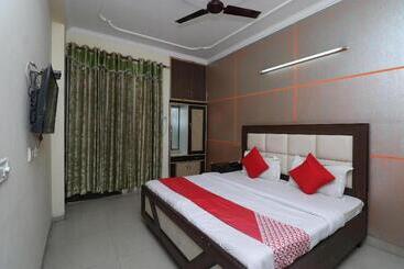 ホテル Mayank Residency