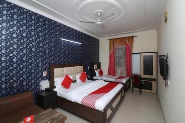 ホテル Mayank Residency