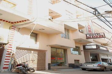 ホテル Mayank Residency