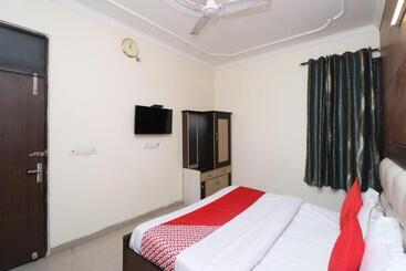 ホテル Mayank Residency