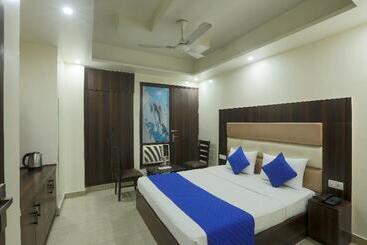 هتل Mayank Residency