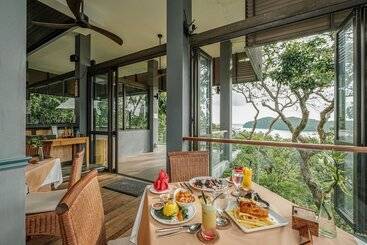 هتل Ambong Rainforest Retreat