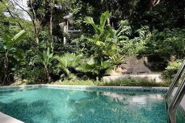 هتل Ambong Rainforest Retreat