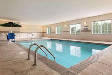 هتل Country Inn & Suites By Radisson, Madison, Al