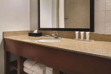 هتل Country Inn & Suites By Radisson, Madison, Al