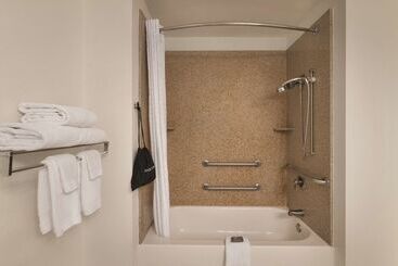 هتل Country Inn & Suites By Radisson, Madison, Al