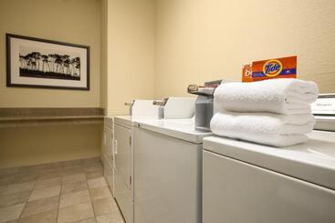 هتل Country Inn & Suites By Radisson, Madison, Al