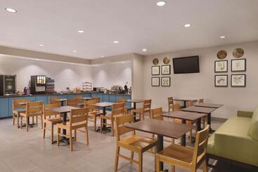 هتل Country Inn & Suites By Radisson, Madison, Al