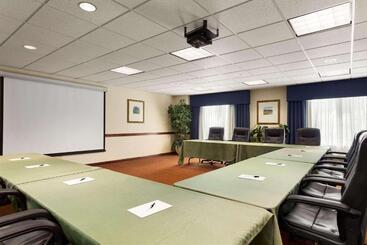 هتل Country Inn & Suites By Radisson, Madison, Al