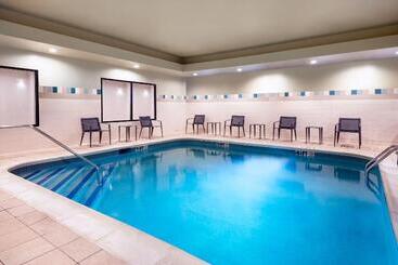 هتل Courtyard By Marriott Danbury