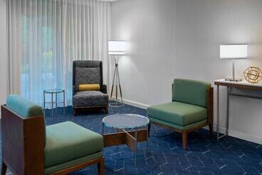 هتل Courtyard By Marriott Danbury