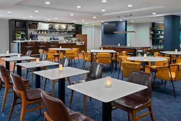 هتل Courtyard By Marriott Danbury