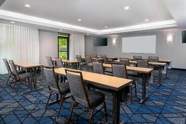 هتل Courtyard By Marriott Danbury