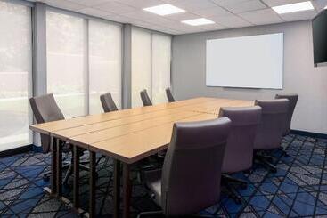 هتل Courtyard By Marriott Danbury