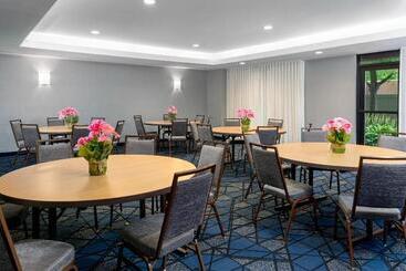 هتل Courtyard By Marriott Danbury