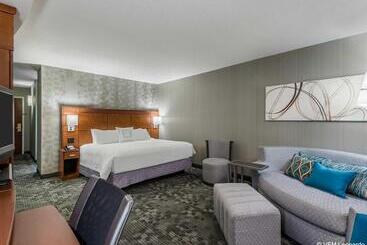 هتل Courtyard By Marriott Danbury