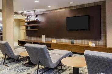 هتل Courtyard By Marriott Danbury
