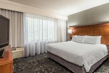 هتل Courtyard By Marriott Danbury