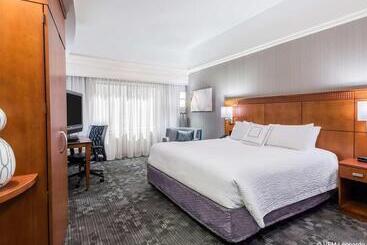 هتل Courtyard By Marriott Danbury