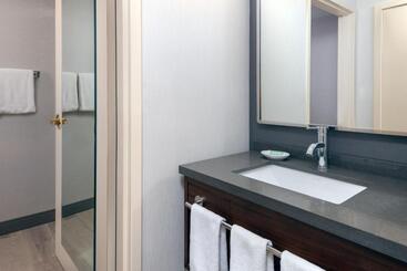 هتل Courtyard By Marriott Danbury