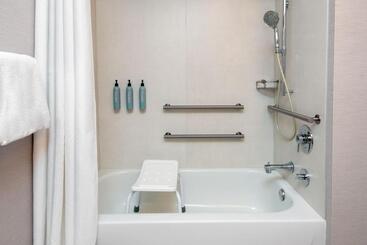 هتل Courtyard By Marriott Danbury
