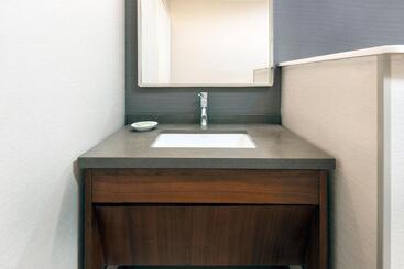 هتل Courtyard By Marriott Danbury