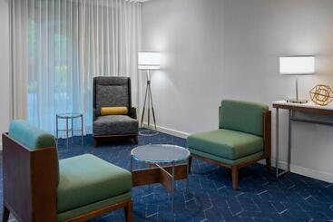 هتل Courtyard By Marriott Danbury