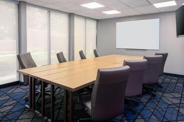 هتل Courtyard By Marriott Danbury