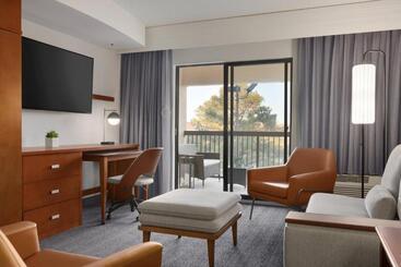 هتل Courtyard Greenville