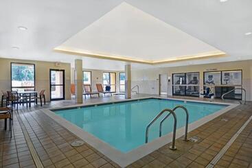 هتل Courtyard Shreveport Airport