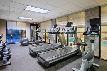 هتل Courtyard By Marriott Springfield Airport