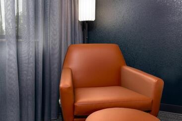 هتل Courtyard Tallahassee North/i10 Capital Circle