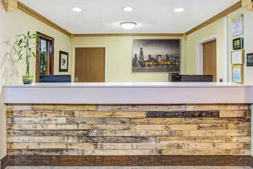 هتل Days Inn By Wyndham Lake Bluff/great Lakes Naval Base