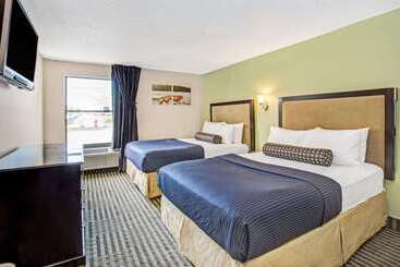 هتل Days Inn By Wyndham Lake Bluff/great Lakes Naval Base