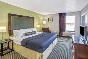 هتل Days Inn By Wyndham Lake Bluff/great Lakes Naval Base