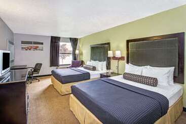 هتل Days Inn By Wyndham Lake Bluff/great Lakes Naval Base